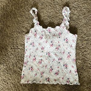 Size 12 girls. Abercrombie Kids Tank Top with a Floral Pattern! 🌺